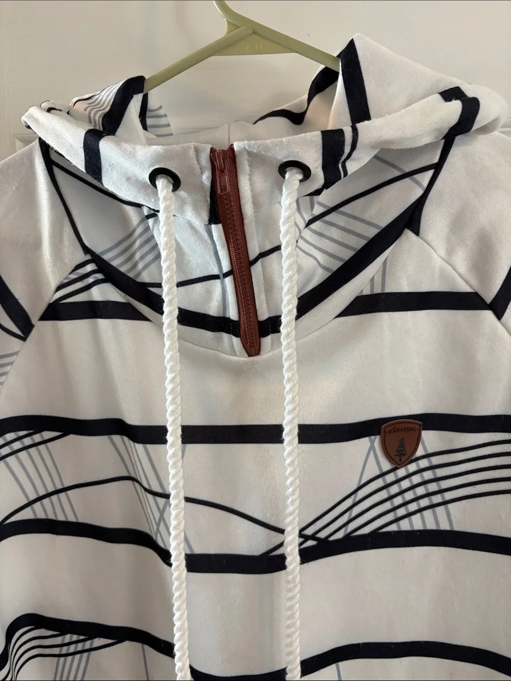 Wanakgme Men’s White & Black Striped Hooded Sweatshirt Size XL EXCLUSIVE